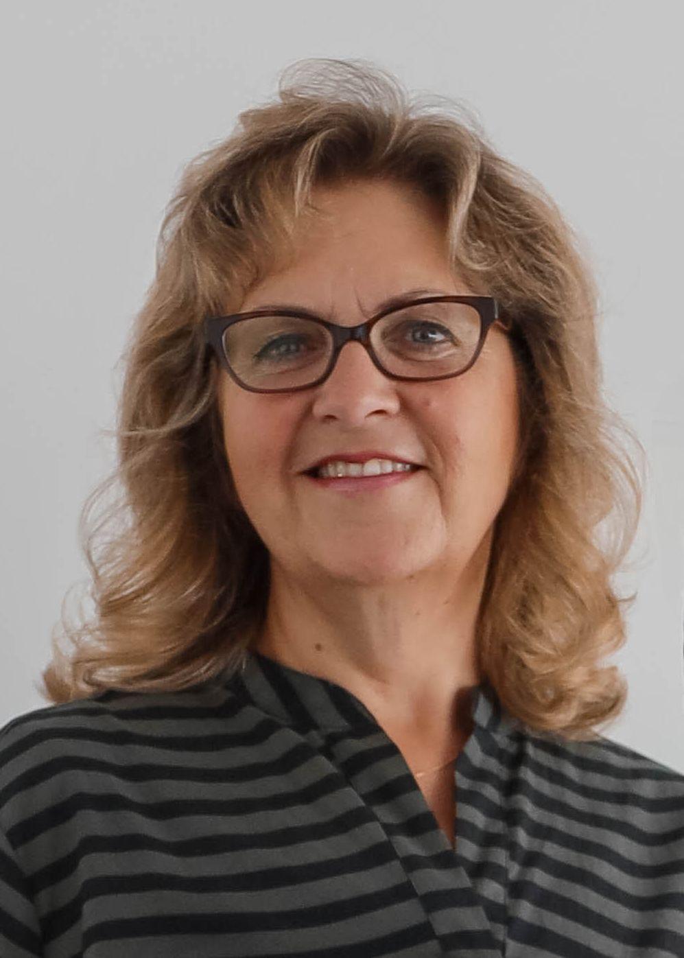 Porträt von Elena Frese mit Brille
